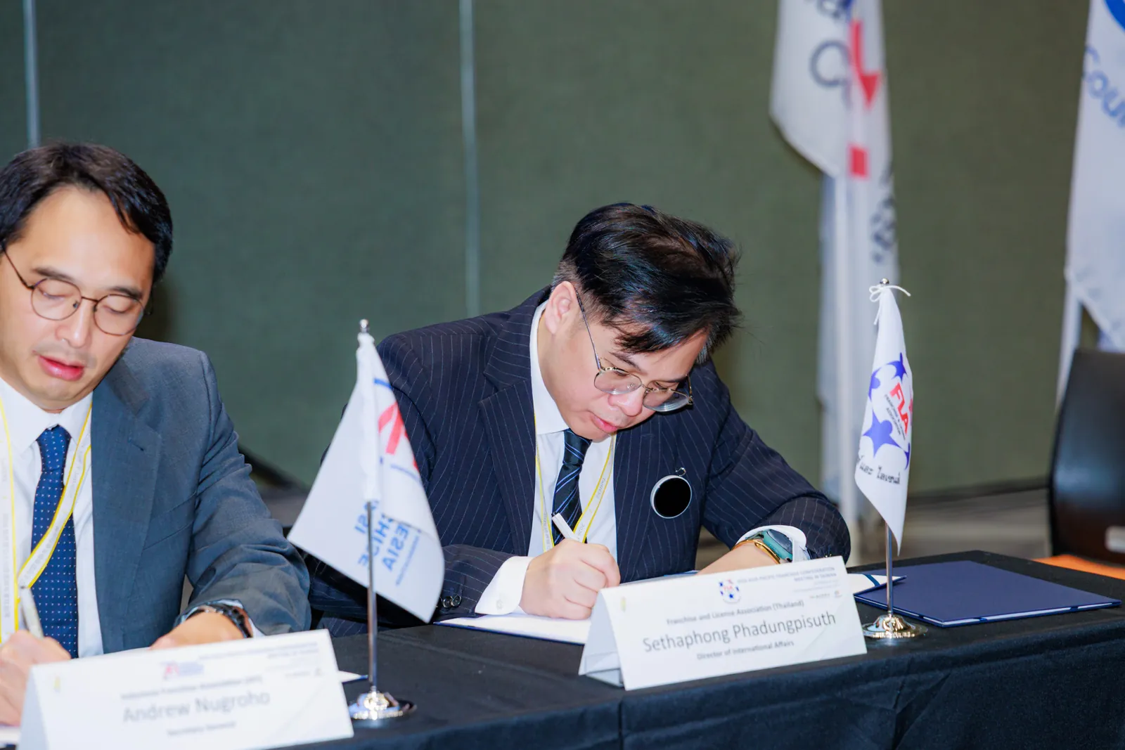 เศรษฐพงศ์ ผดุงพิสุทธิ์ ลงนาม MoU จัดตั้ง ASEAN Franchise Committee ในนาม FLA Thailand