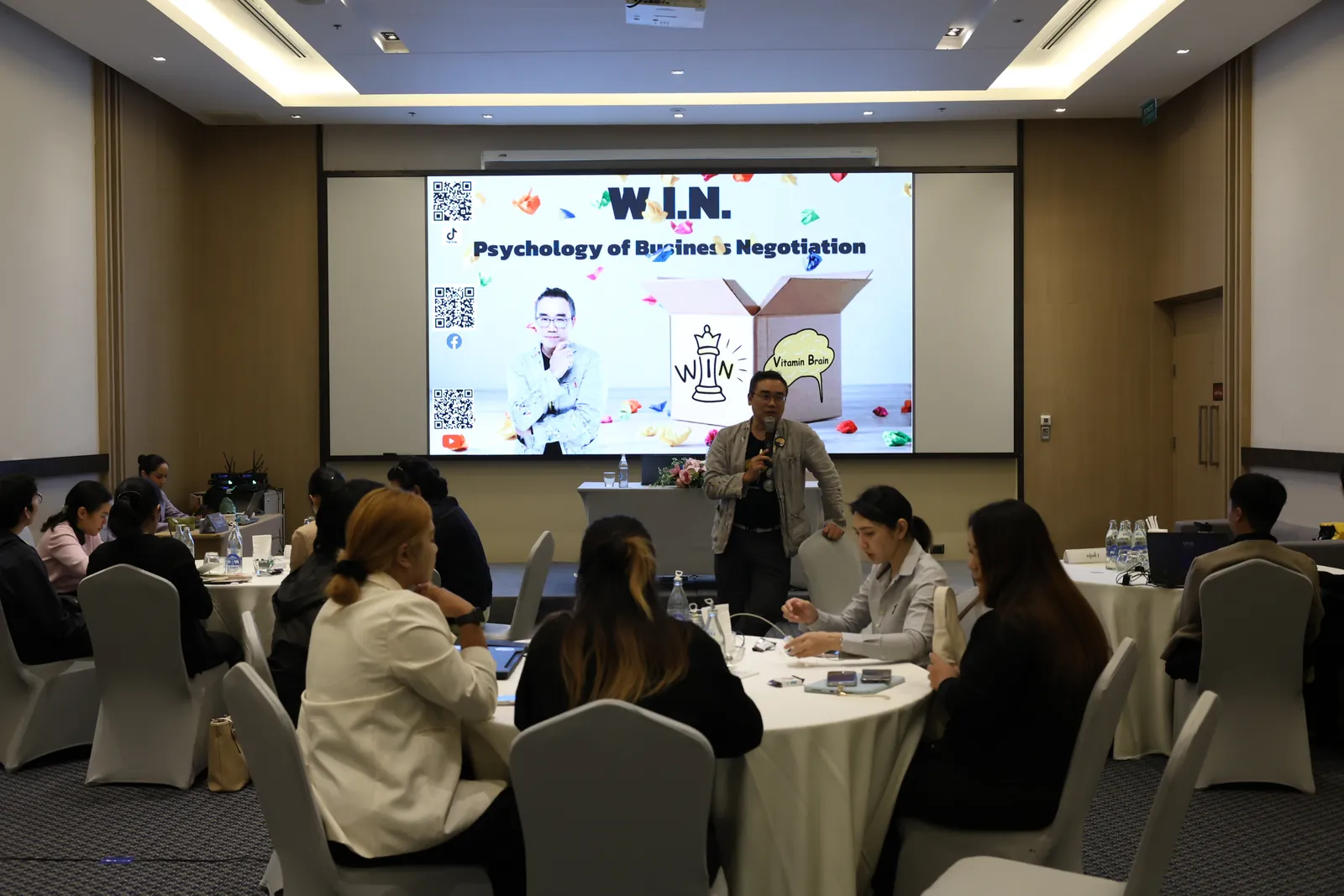 สวยศ ด่านบรรพต บรรยาย Psychology of Business Negotiation ใน Franchise Global Bootcamp กรมพัฒนาธุรกิจการค้า