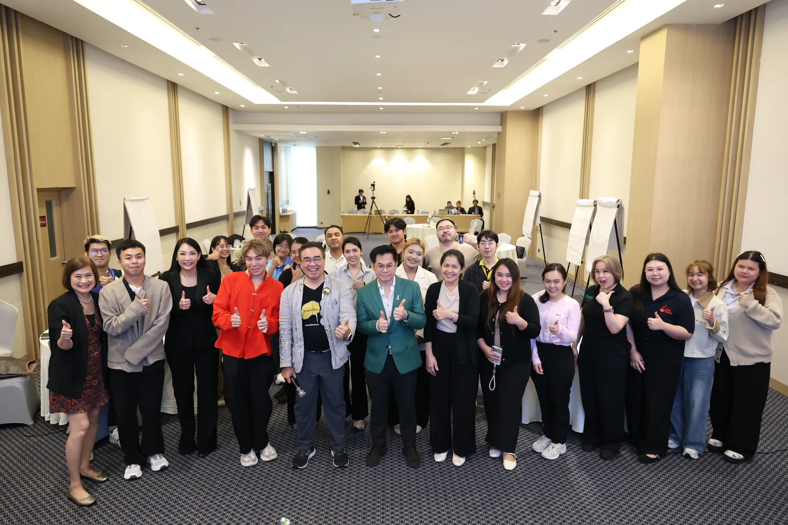ผู้ประกอบการแฟรนไชส์ไทยและวิทยากร ถ่ายภาพร่วมกันในวันสุดท้ายของ Franchise Global Bootcamp โครงการ Thai Franchise Towards Global 2026 กรมพัฒนาธุรกิจการค้า